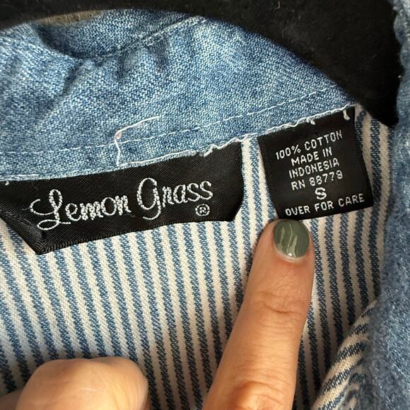 Vintage Button Down Shirt Womens S Chambray Striped Embroidered Stars Western - Picture 5 of 6